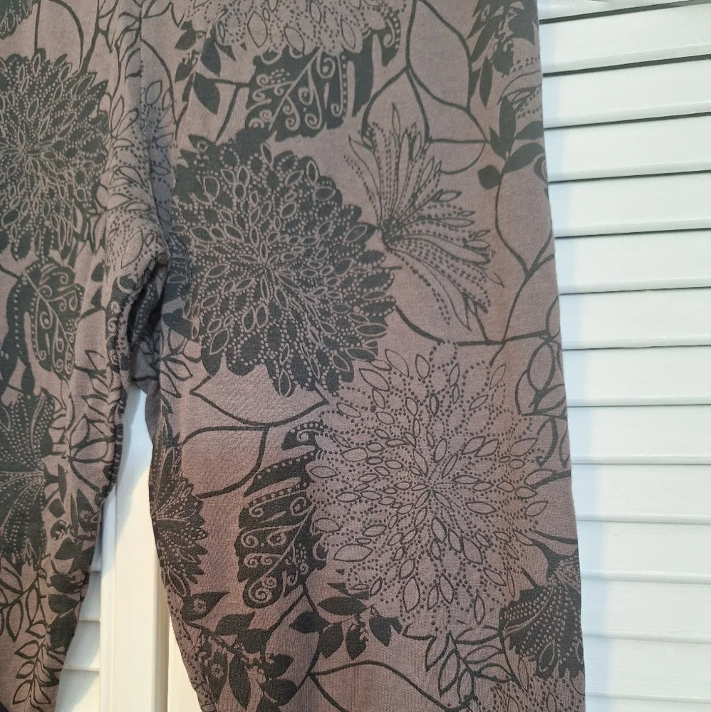 bryn Walker Floral Black and Gray Women's Crop Leggings NWOT *C3 - Picture 6 of 7